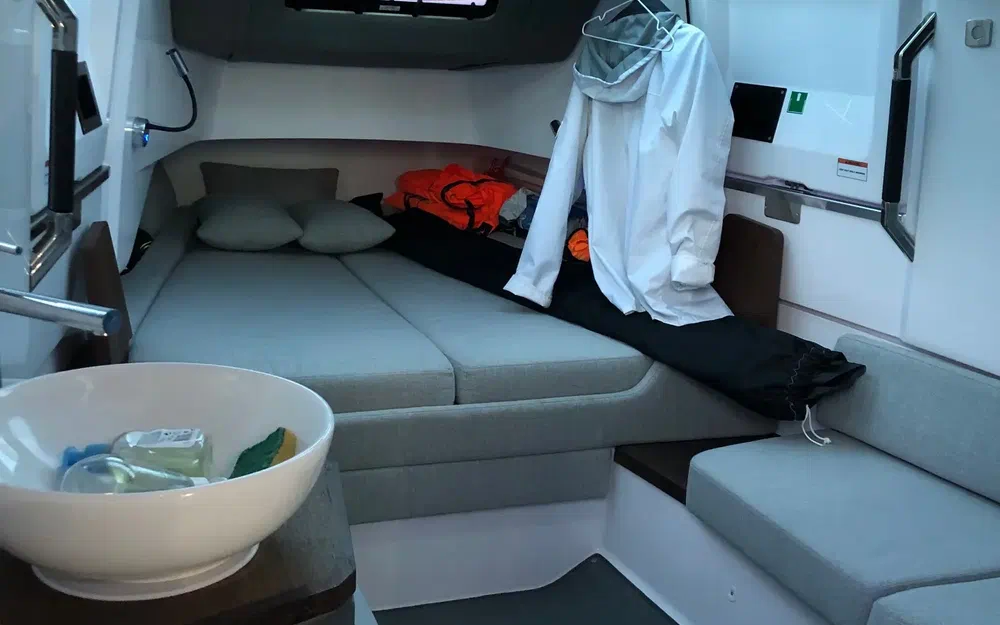 slider 16 Axopar  37 XC Cross Cabin