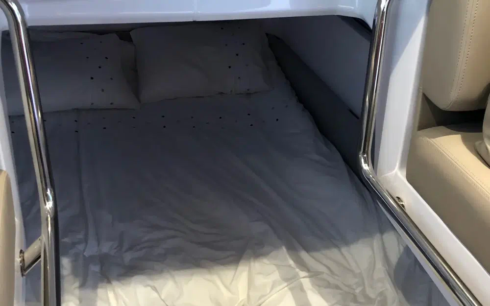 slider 17 Axopar  37 XC Cross Cabin