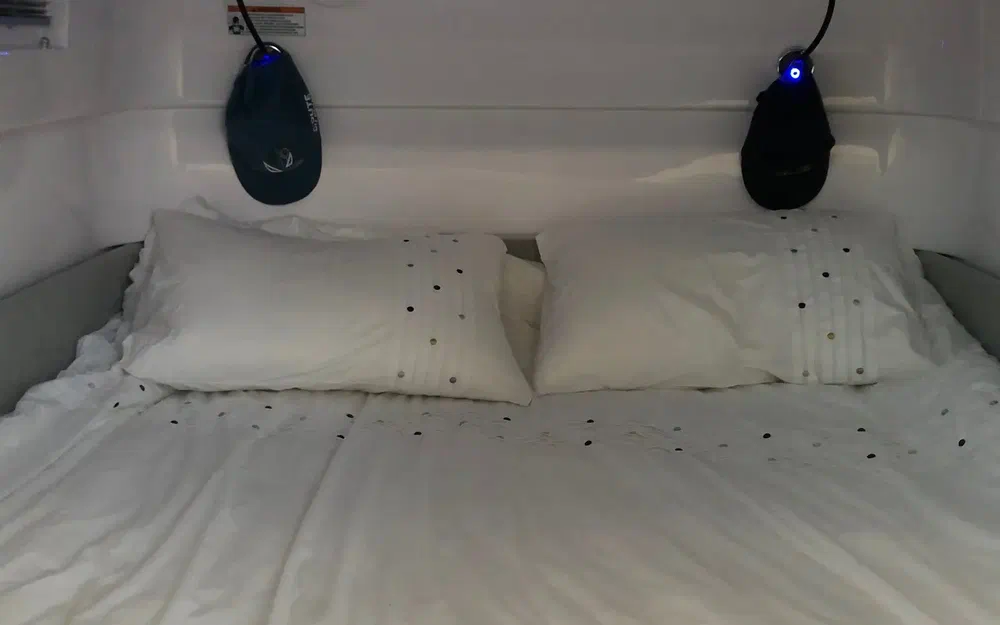 slider 18 Axopar  37 XC Cross Cabin