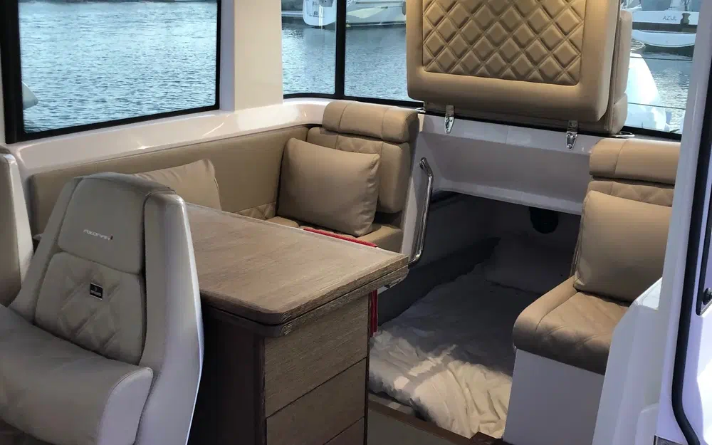 slider 1 Axopar  37 XC Cross Cabin