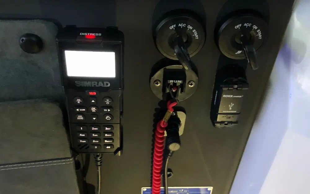 slider 19 Axopar  37 XC Cross Cabin