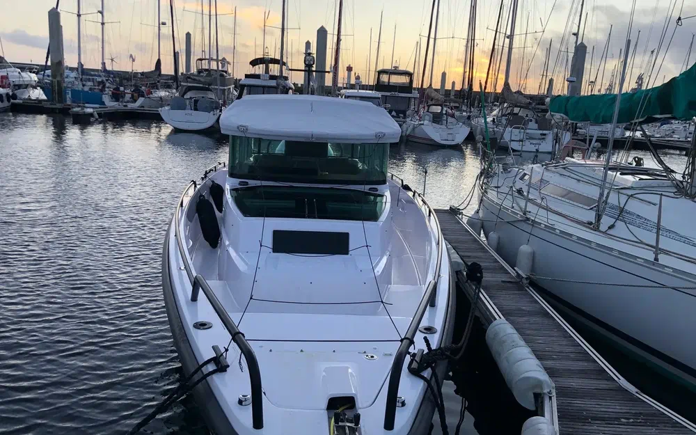 slider 2 Axopar  37 XC Cross Cabin