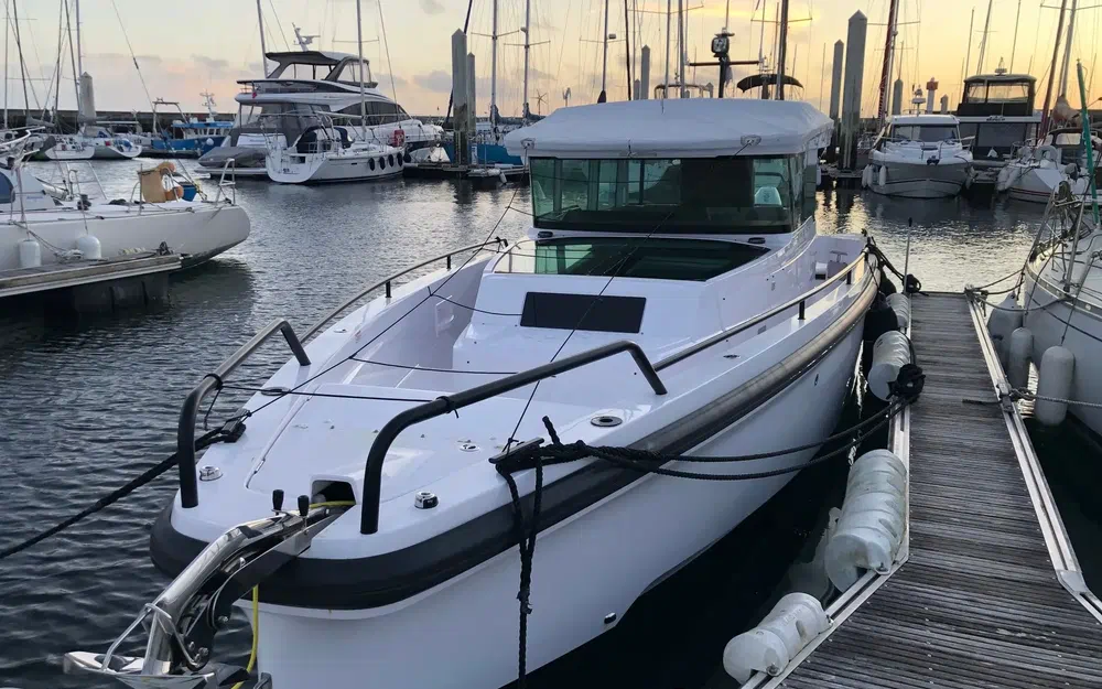 slider 4 Axopar  37 XC Cross Cabin