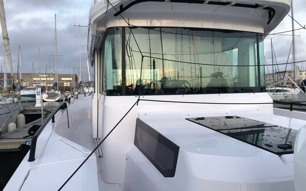 slider 5 Axopar  37 XC Cross Cabin