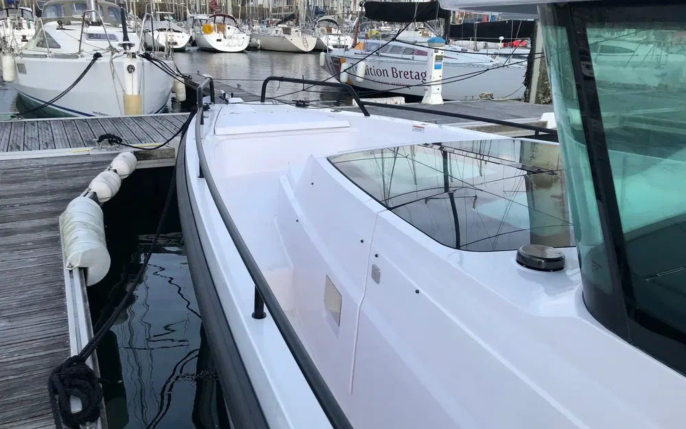 slider 6 Axopar  37 XC Cross Cabin