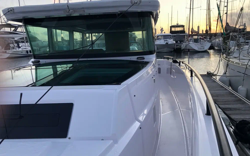 slider 7 Axopar  37 XC Cross Cabin