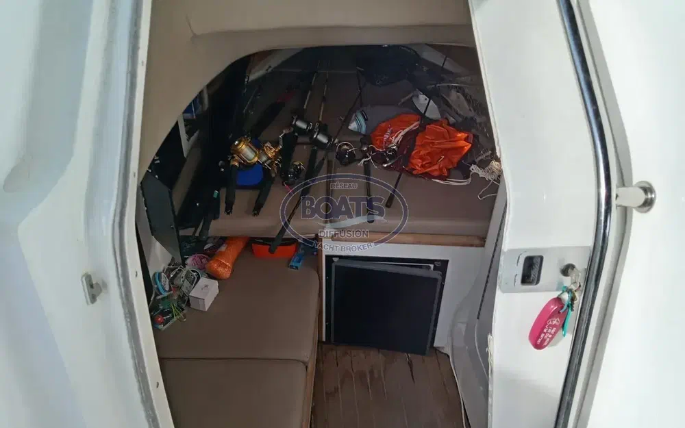 slider 10 Boston Whaler 28 Outrage