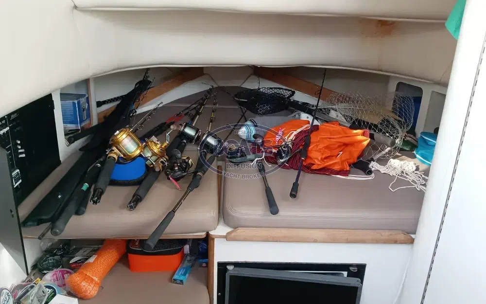 slider 11 Boston Whaler 28 Outrage