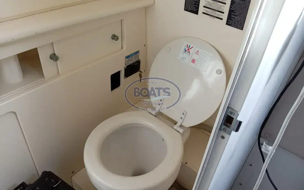 slider 12 Boston Whaler 28 Outrage