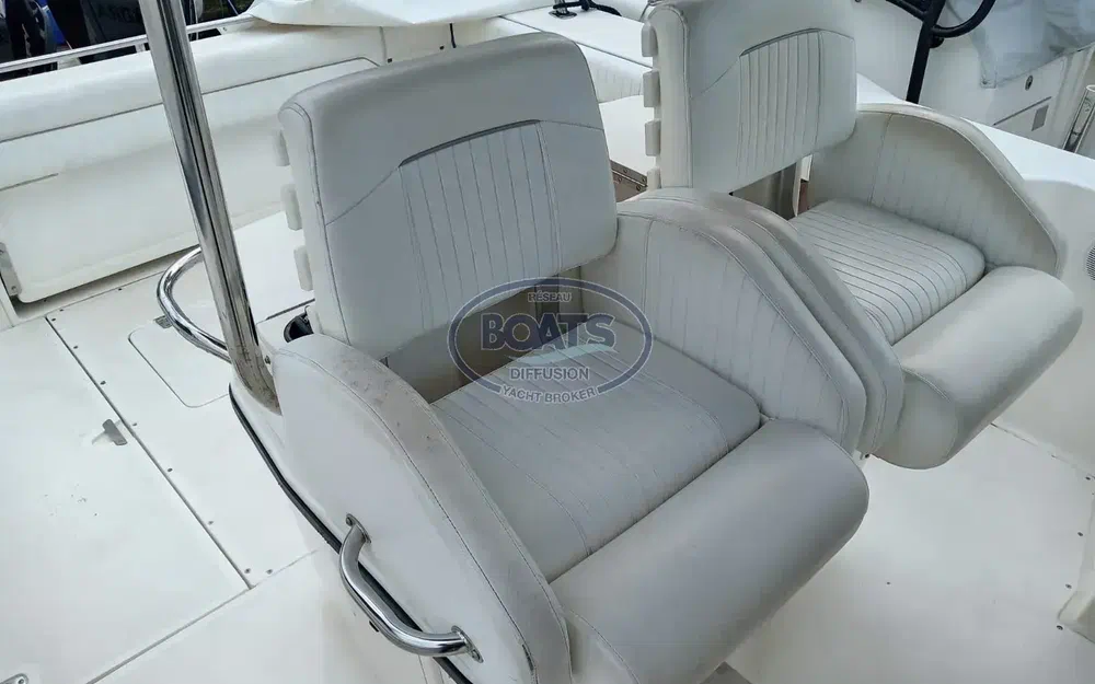 slider 5 Boston Whaler 28 Outrage