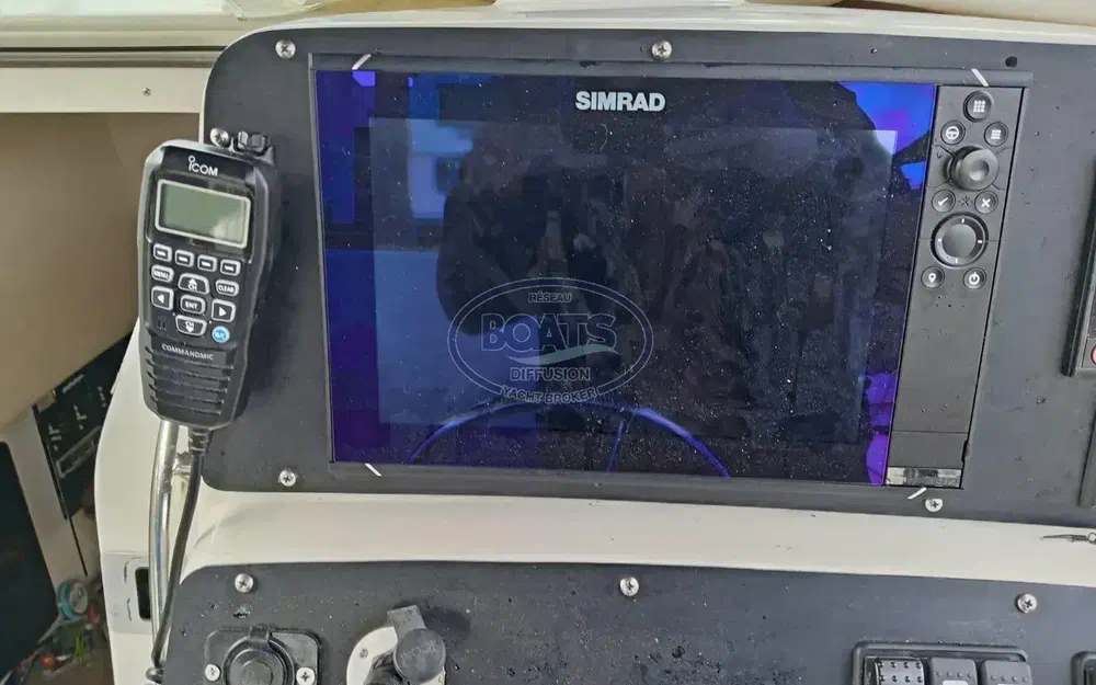 slider 7 Boston Whaler 28 Outrage