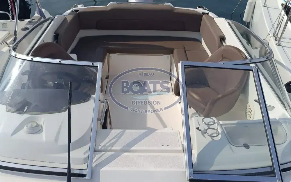 slider 11 Jeanneau Cap Camarat 635