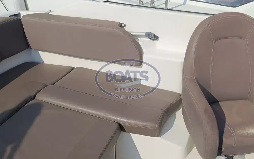 slider 12 Jeanneau Cap Camarat 635