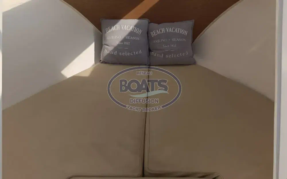 slider 7 Jeanneau Cap Camarat 635