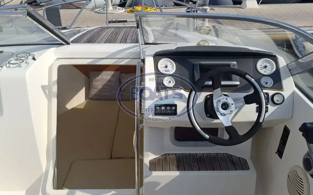 slider 8 Jeanneau Cap Camarat 635