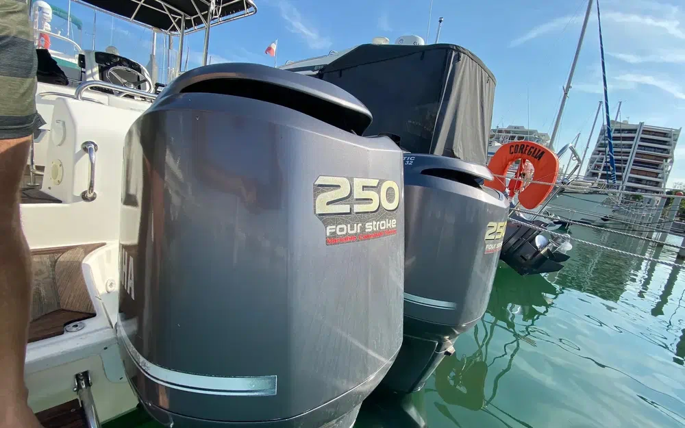 slider 32 Kelt White Shark 285