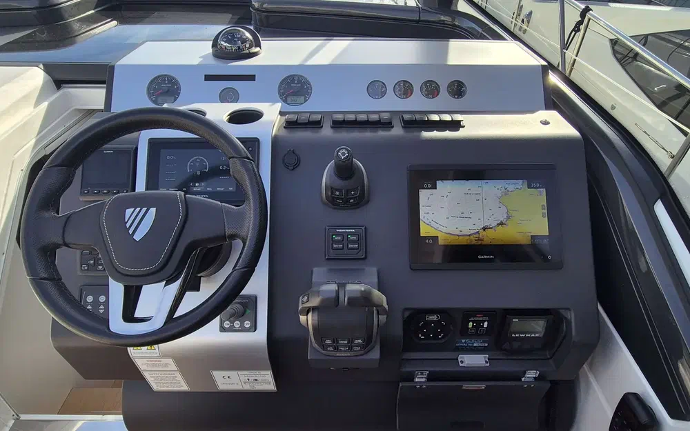 slider 9 Fairline Targa 45 Open