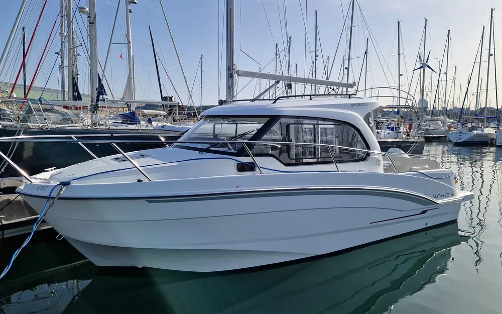 slider 11 Beneteau Antares 8 OB V2