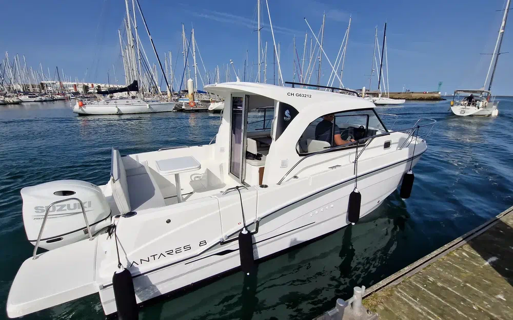 slider 2 Beneteau Antares 8 OB V2