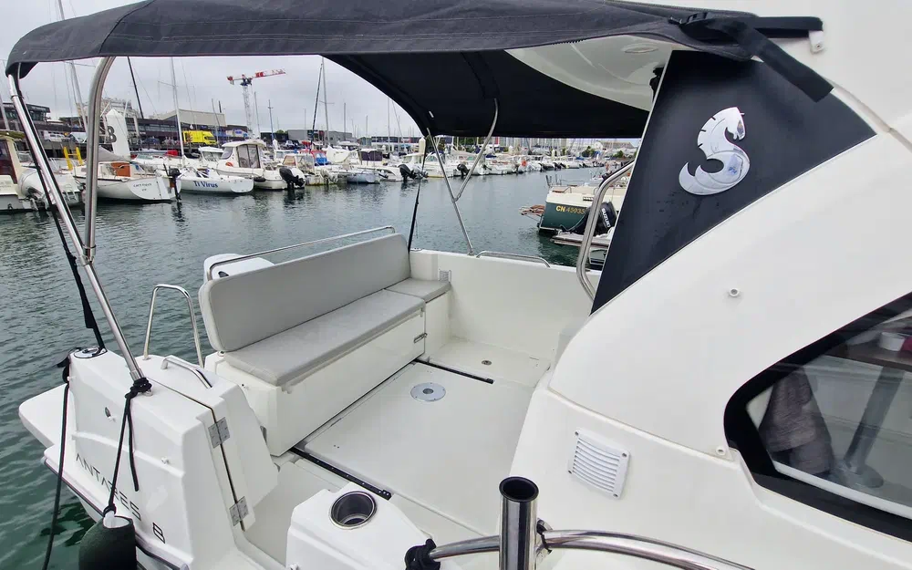 slider 6 Beneteau Antares 8 OB V2