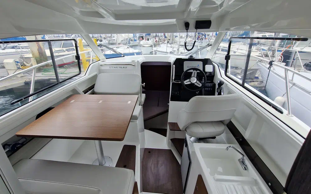 slider 9 Beneteau Antares 8 OB V2