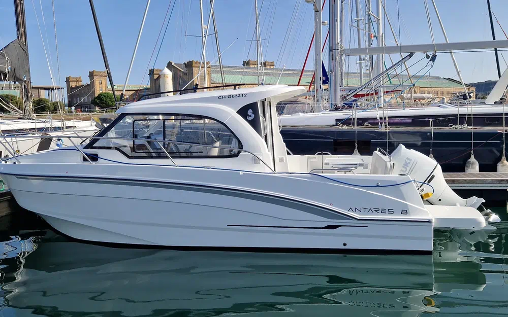 slider 0 Beneteau Antares 8 OB V2