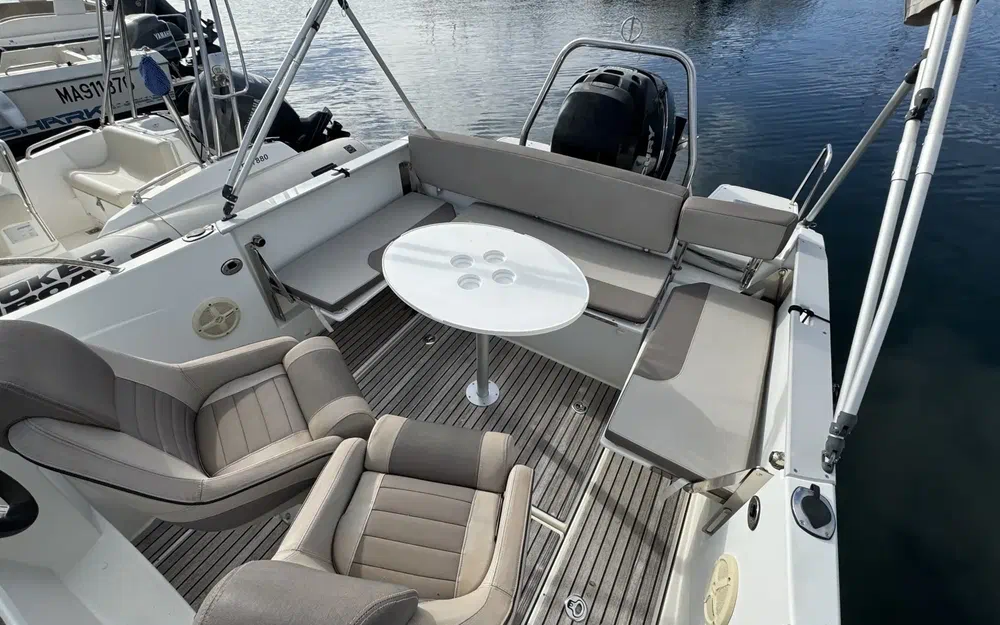 slider 4 Jeanneau Cap Camarat 7.5 WA