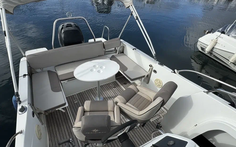 slider 7 Jeanneau Cap Camarat 7.5 WA