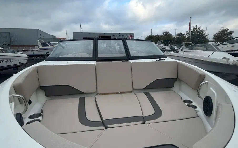 slider 9 Bayliner V20