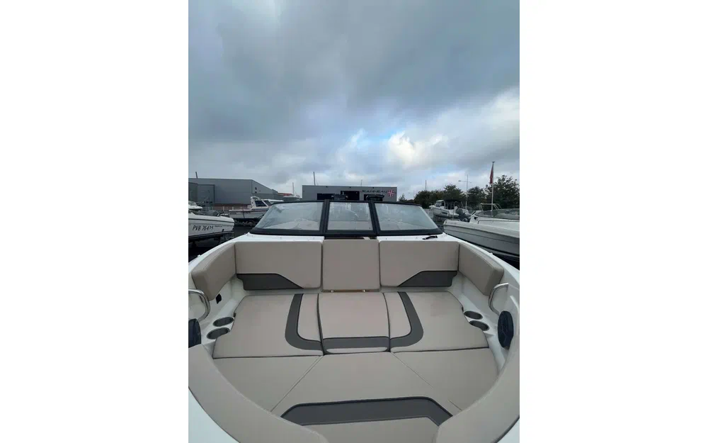 slider 8 Bayliner V20