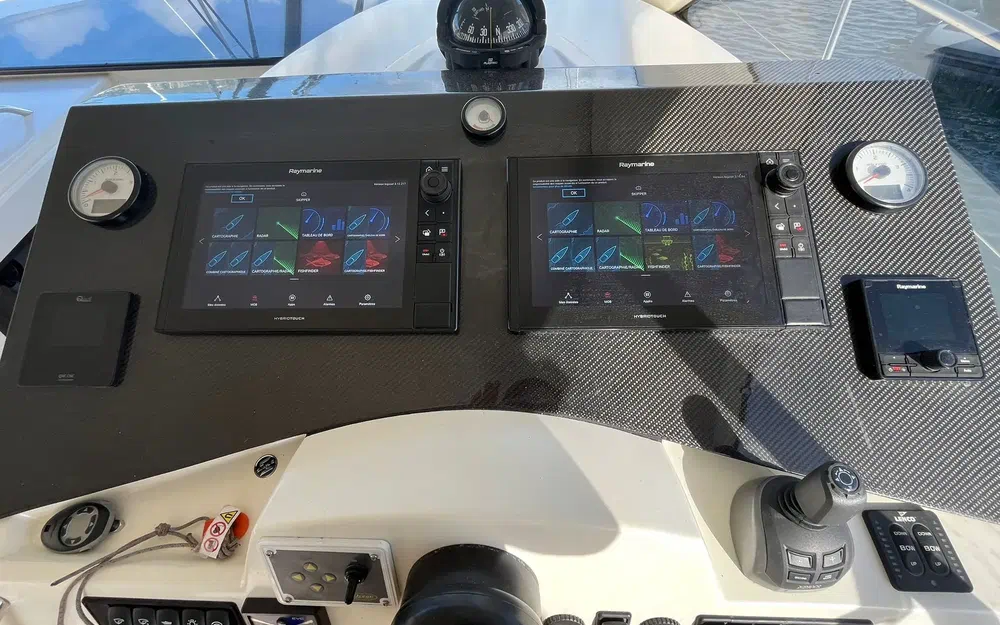 slider 12 Prestige Yachts 42 Sportop