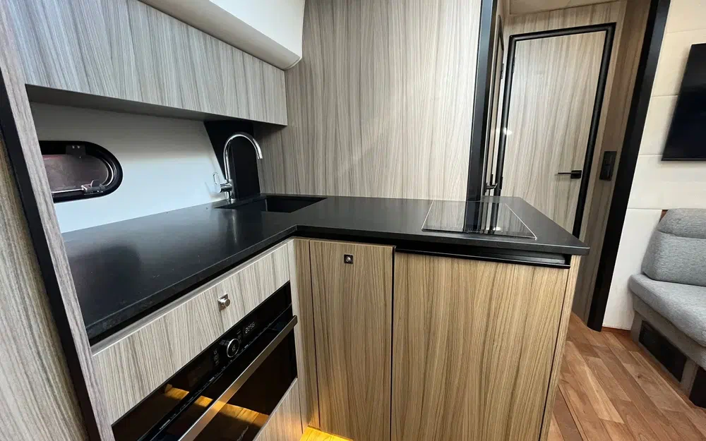slider 16 Prestige Yachts 42 Sportop