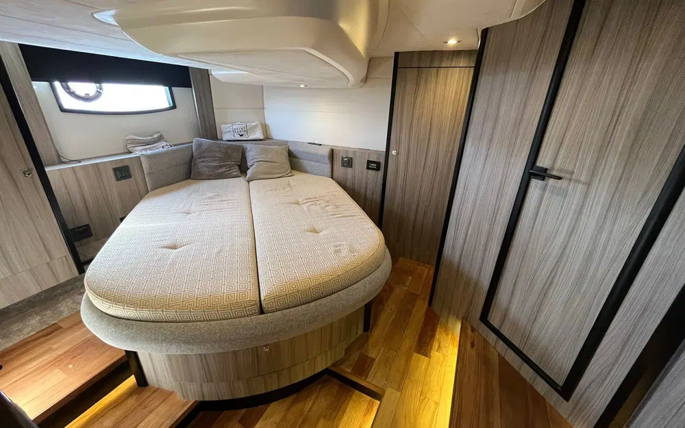 slider 18 Prestige Yachts 42 Sportop