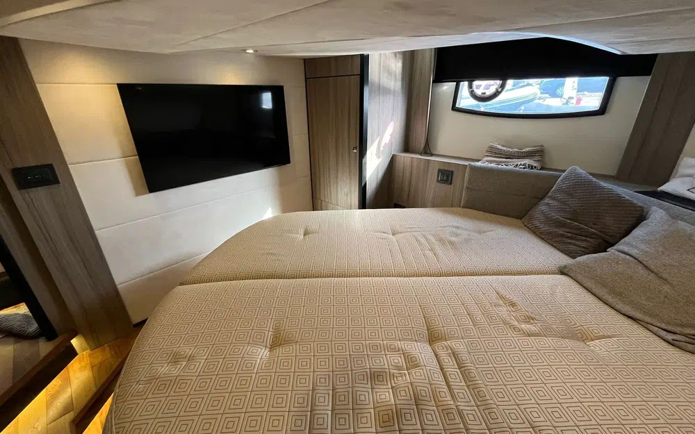 slider 19 Prestige Yachts 42 Sportop