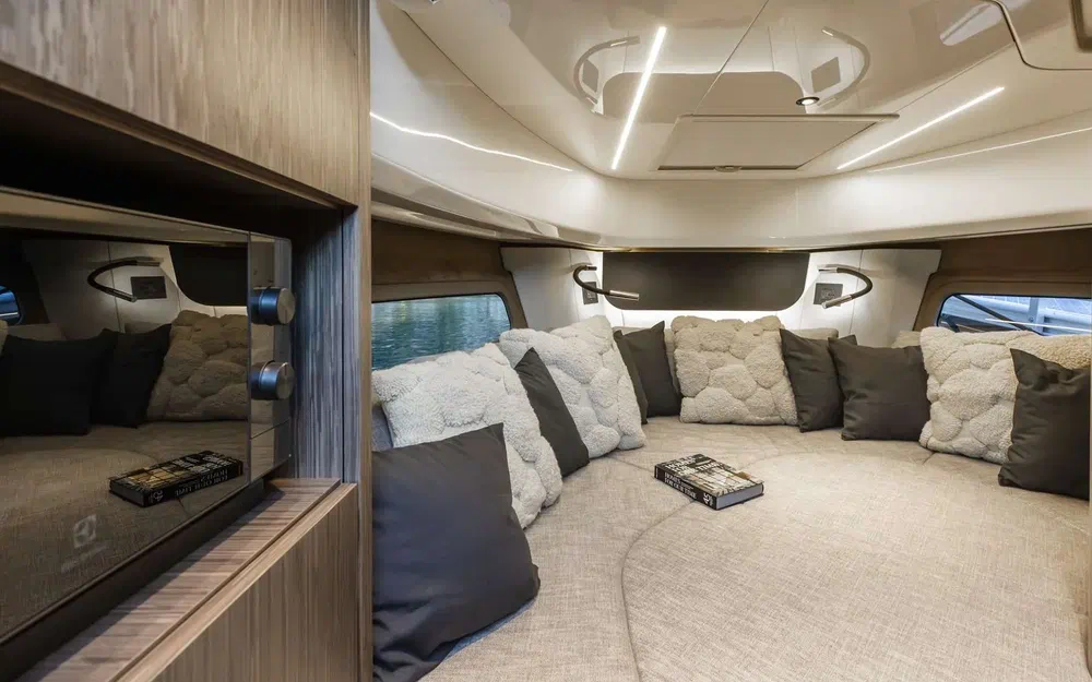 slider 5 Cranchi A32 Luxury Tender