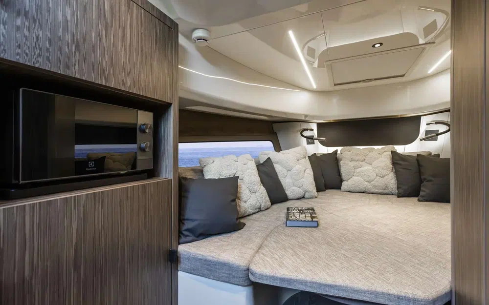 slider 6 Cranchi A32 Luxury Tender