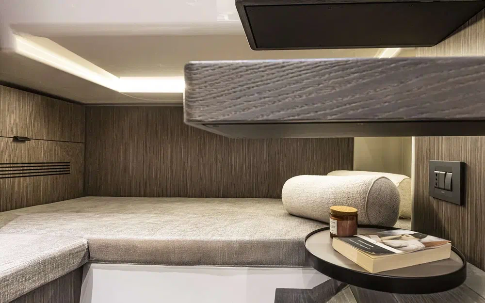 slider 7 Cranchi A32 Luxury Tender