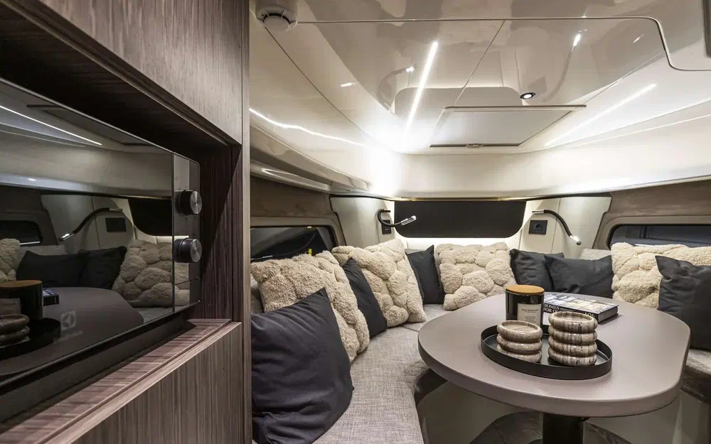 slider 8 Cranchi A32 Luxury Tender