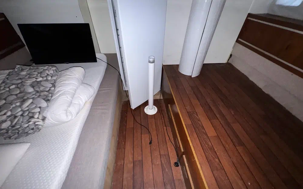 slider 10 Essex Yacht Cleopatra 1000