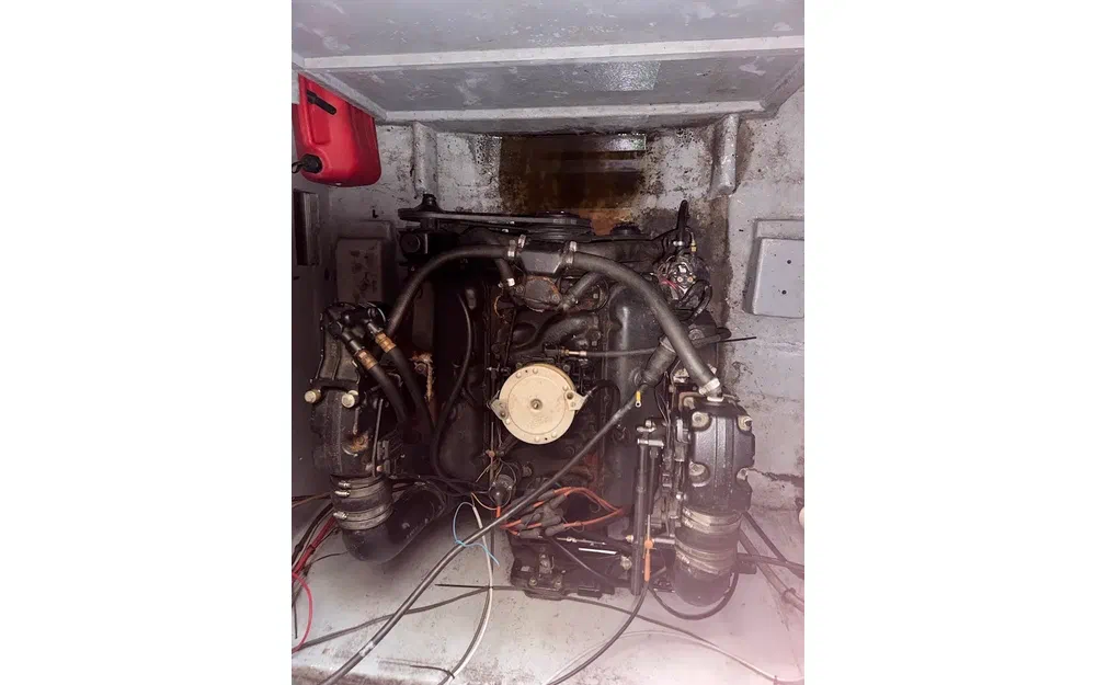 slider 16 Essex Yacht Cleopatra 1000