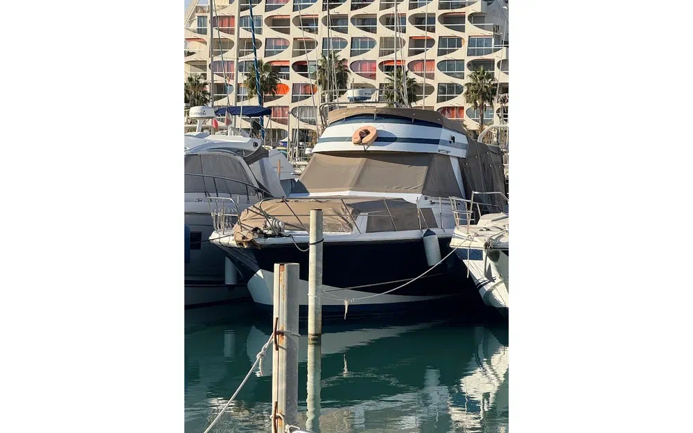 slider 0 Essex Yacht Cleopatra 1000