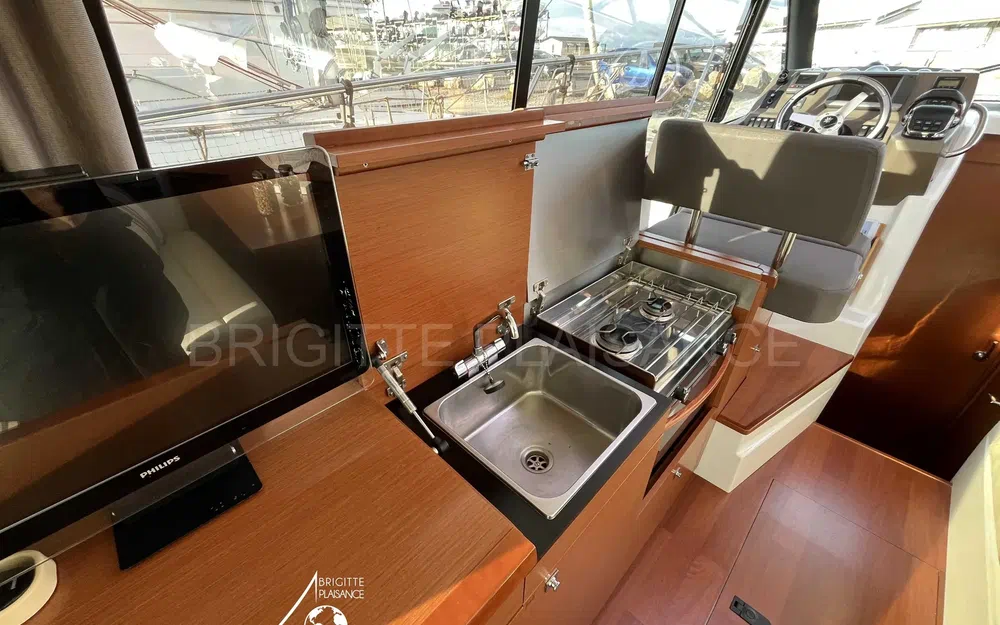 slider 10 Jeanneau NC 9