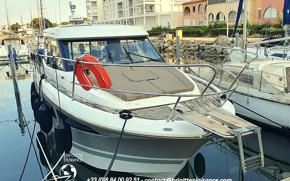 slider 2 Jeanneau NC 9