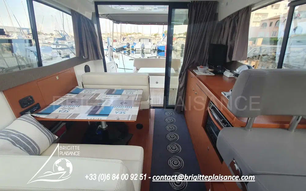 slider 5 Jeanneau NC 9