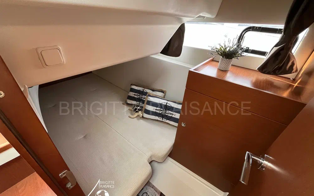 slider 8 Jeanneau NC 9