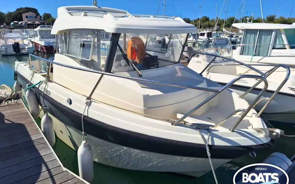 slider 0 Parker  660 Pilothouse