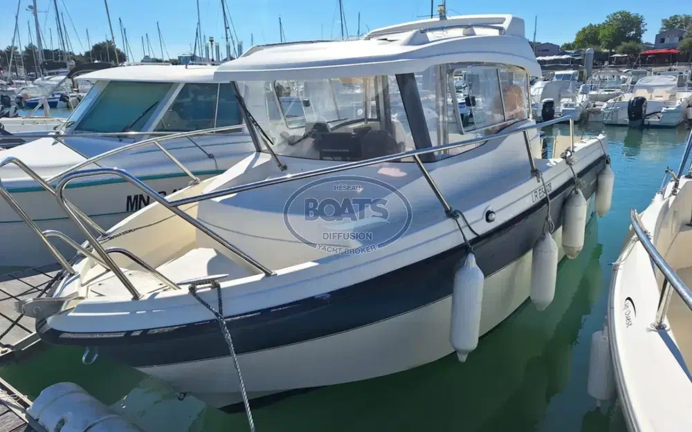 slider 1 Parker  660 Pilothouse