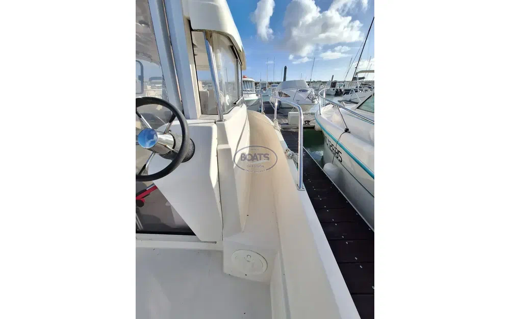slider 3 Parker  660 Pilothouse