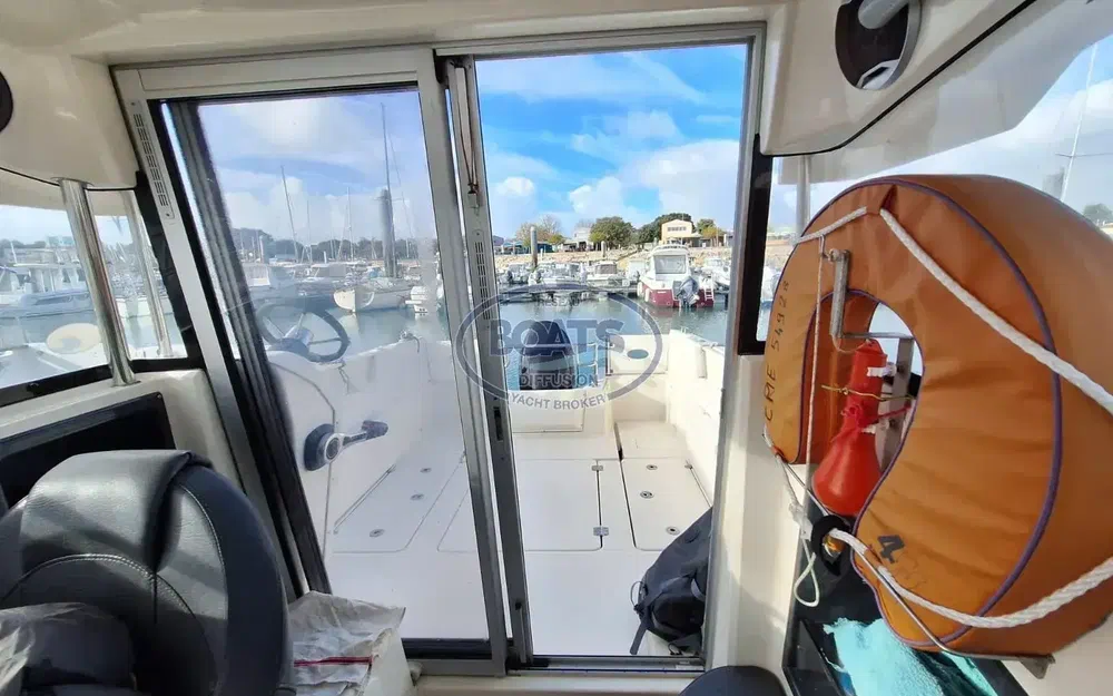 slider 5 Parker  660 Pilothouse