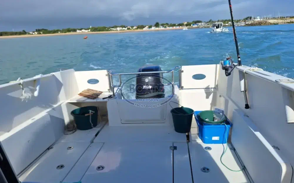 slider 7 Parker  660 Pilothouse